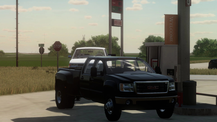 FS22-mod: 2010 GMC 3500HD vrachtwagen geparkeerd bij een tankstation in Farming Simulator 22.