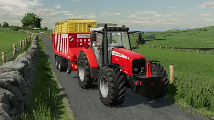 Massey Ferguson Traktor mit Anhänger im FS22 Mod, landschaftliche Landstraße.