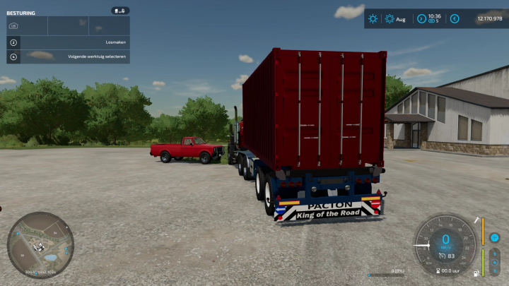 Volvo F12 vrachtwagen met 20ft container mod in FS22 game, geparkeerd naast rode pickup en gebouw.