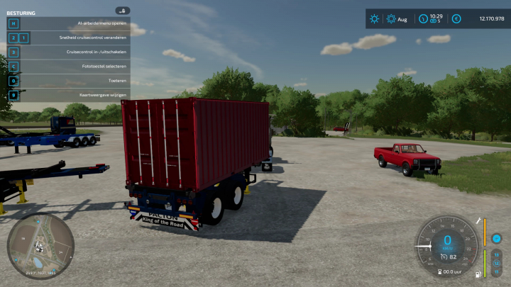 FS22 mod-afbeelding met een Volvo F12 met 20ft container en DTEC-chassis op een parkeerterrein. Farming Simulator 22 mods tentoongesteld.