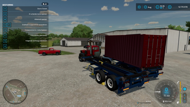 FS22 mod Volvo f12 met rode 20ft container op trailer op het erf. Farming Simulator 22 mods.