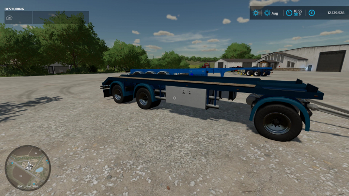 Volvo F12 met 20ft DTEC chassis-mod in FS22, geparkeerd op een boerderij.