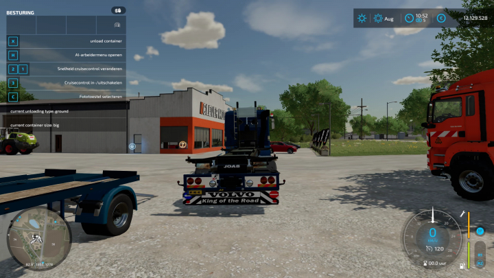 FS22 mod Volvo F12 met 20ft DTEC-chassis op een parkeerplaats, toont gedetailleerde truckfuncties en interface.