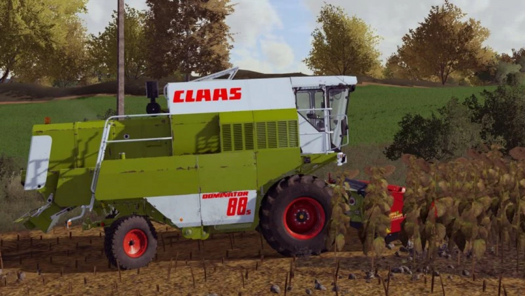 Kombajn Claas Dominator 88s w modzie FS22 na polu z suchymi uprawami.