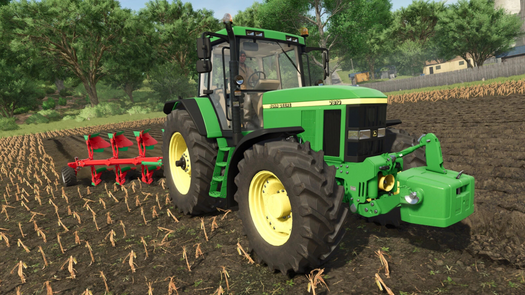 John Deere 7810 trekker in FS25 mod aan het ploegen van een veld.