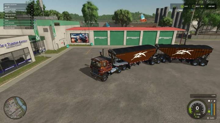 fs25-mods,  LodeKing Super B-aanhangermod in Farming Simulator 25, geparkeerd buiten het tractorscentrum.