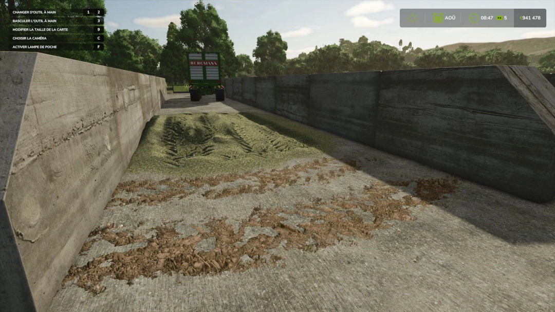 FS25 mod 2 bunker silo filled with grass, concrete walls, tractor in background. Farming Simulator 25 mods.