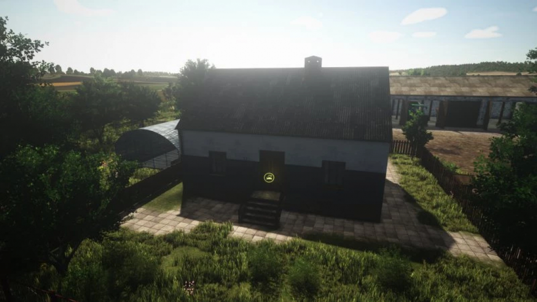 Mod FS25 Polish House pour Farming Simulator 25, présentant une maison rurale avec toit en tôle, entourée de verdure.