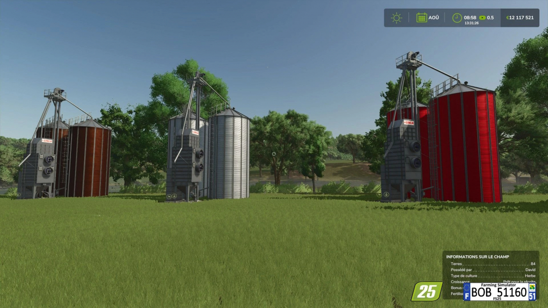 Imagen del mod Mega Silo Multifruits en FS25, mostrando tres grandes silos con cuerpos de diferentes colores en un paisaje agrícola.