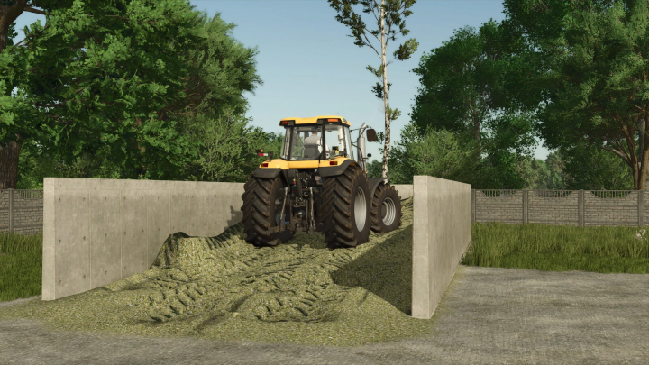 fs25-mods,  Mod FS25 Small Bunker Silo con un tractor compactando ensilaje en Farming Simulator 25.