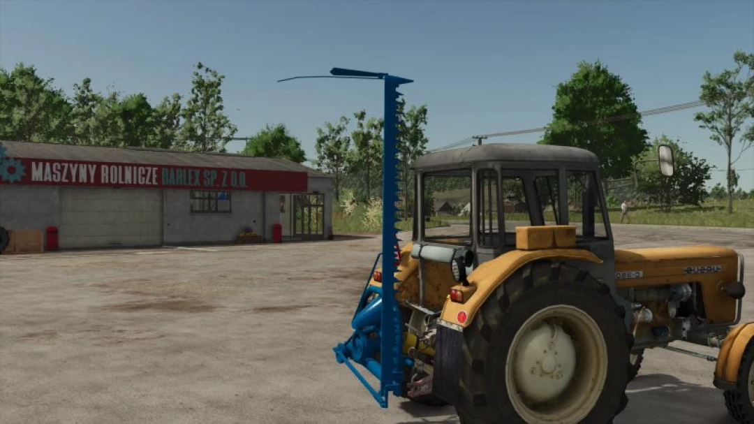 FS25 Lizard Bolt 752 mod showcased in Farming Simulator 25, featuring a vintage tractor in front of a rural equipment store.