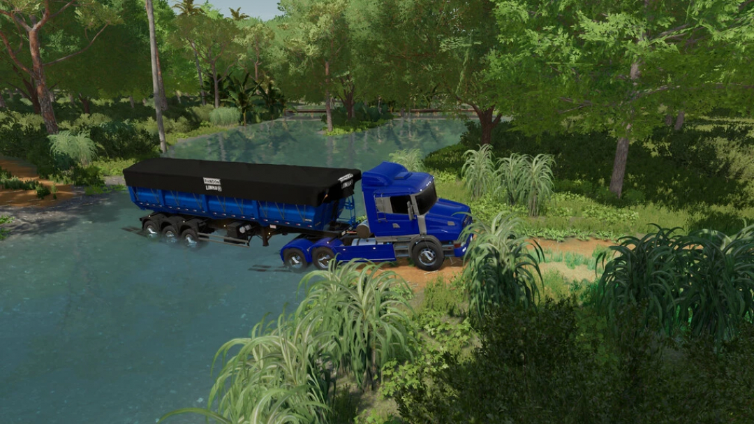 Mod FS22 Scania RJL v1.0.0.0 cruzando un río en un bosque frondoso en Farming Simulator 22.