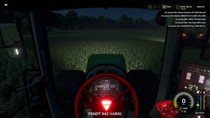 fs25-mods,  Vista interior del Fendt 942 Vario en el mod FS25, mostrando el tablero y el campo bajo la luz de la luna.