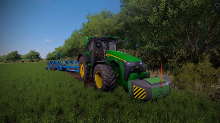 fs22-mods,  FS22-Mod Reshade Preset von S1mppyy zeigt einen grünen Traktor beim Pflügen eines Feldes mit üppigem Grün.