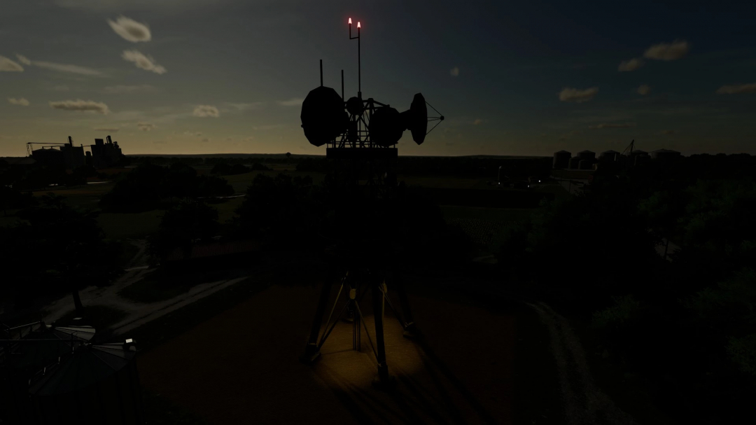 Mod de antena militar FS22 no Farming Simulator 22 ao entardecer.