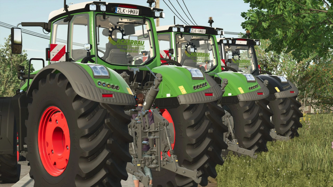 Three Fendt 900 Series tractors lined up in Farming Simulator 25, showcasing the LU Edition mod. FS25 mods enhance gameplay realism.