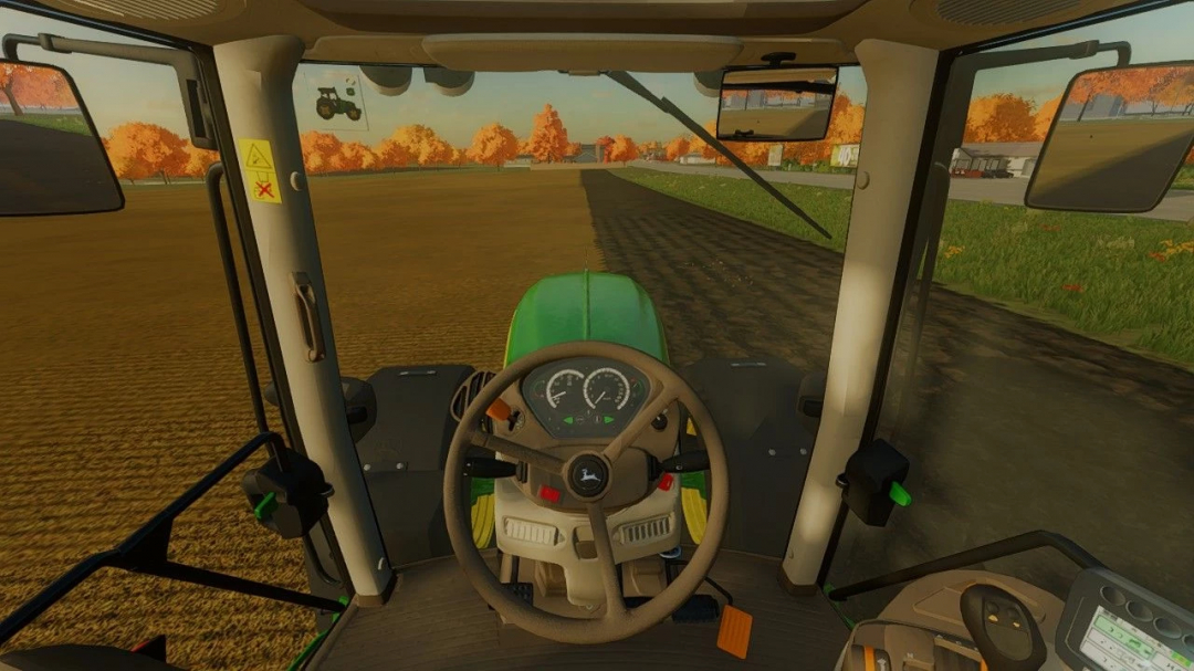 Vista dall'interno del trattore John Deere 7030 mod in FS22, con cruscotto e volante, vista sul campo.