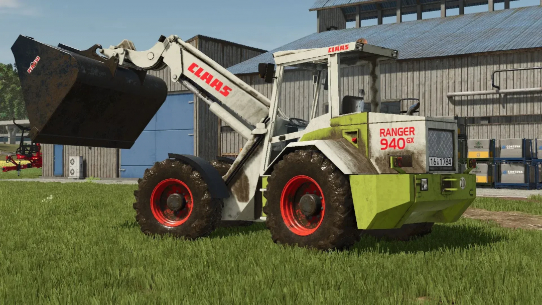 Claas Ranger GX940 in FS25 mod, displaying its loader arm and bucket against a barn backdrop.