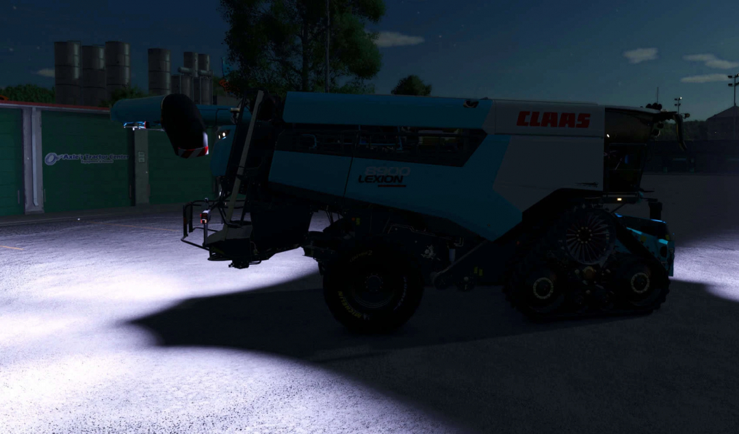 Night scene of CUSTOM CLAAS LEXION 8900 harvester in FS25 mod v3.0.0.0.