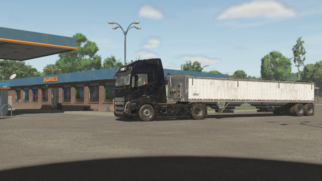 FS25 mod Wilson Pacesetter v1.0.0.0 with trailer at gas station.