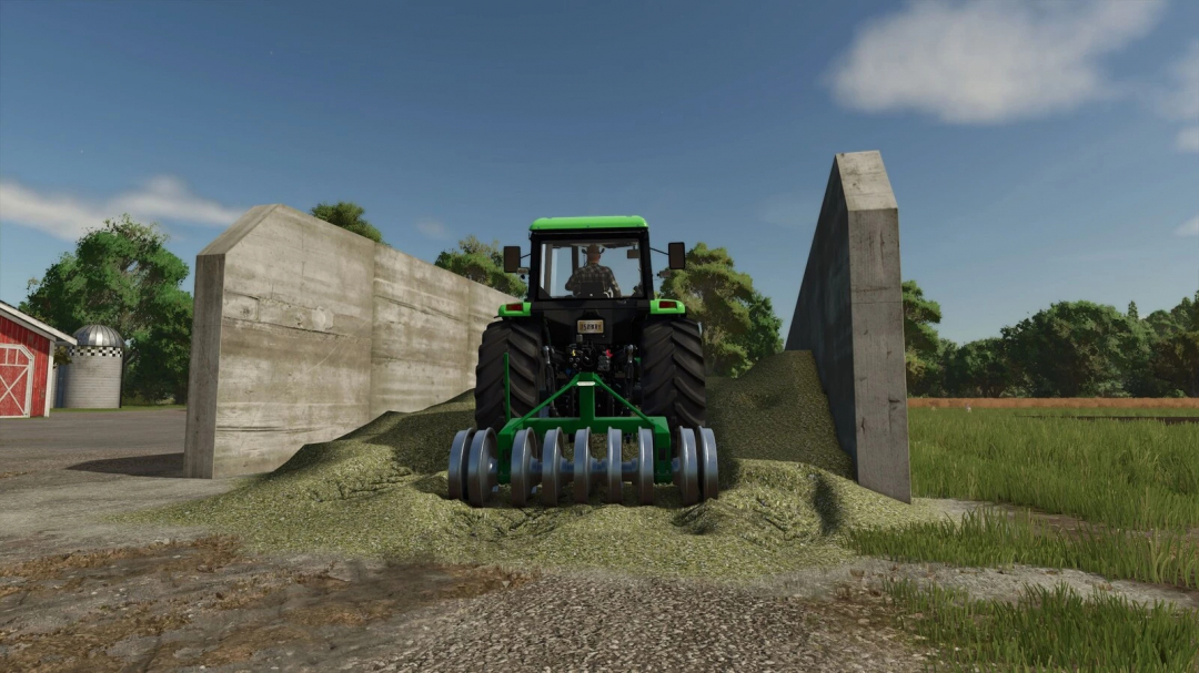 FS25 mod Düvelsdorf Silage Pack v1.0.0.0 showing a tractor on a silage pit.