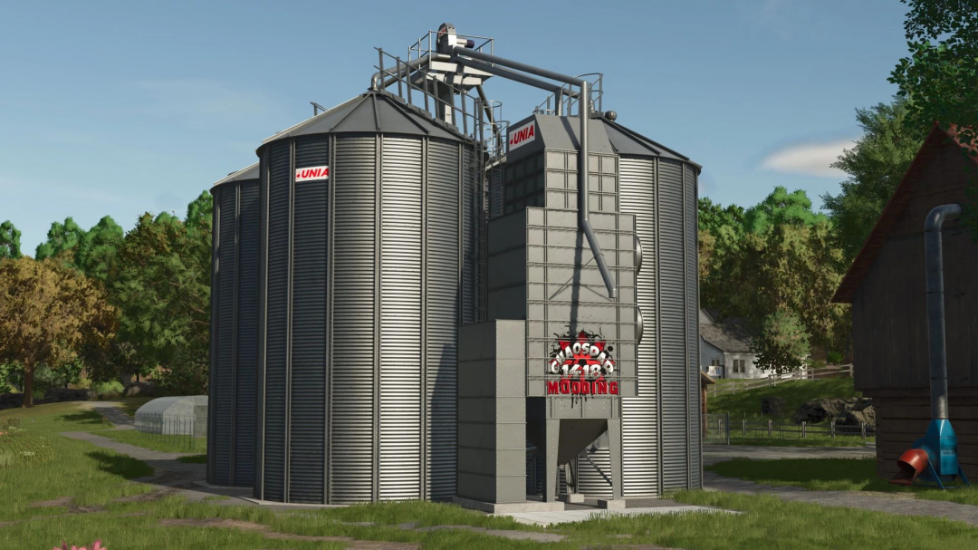 FS25 mod image showing Farma800 Farmsilo MultiFruit v1.0.0.2 with large silver silos in a rural landscape.