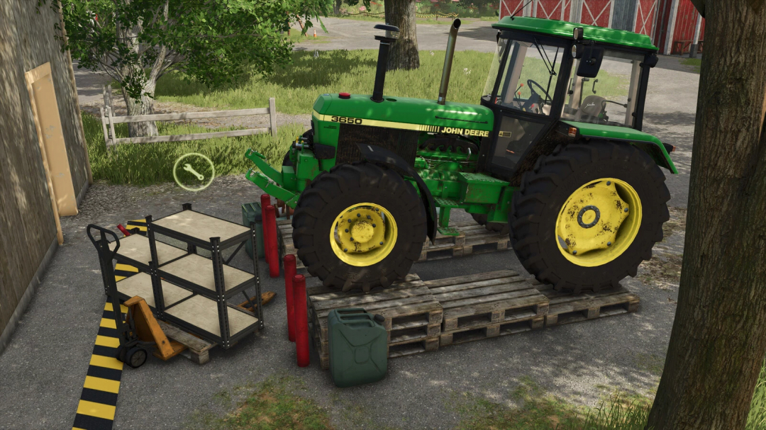 FS25 mod Simple Pallet Workshop showing a tractor on pallets with tools nearby.