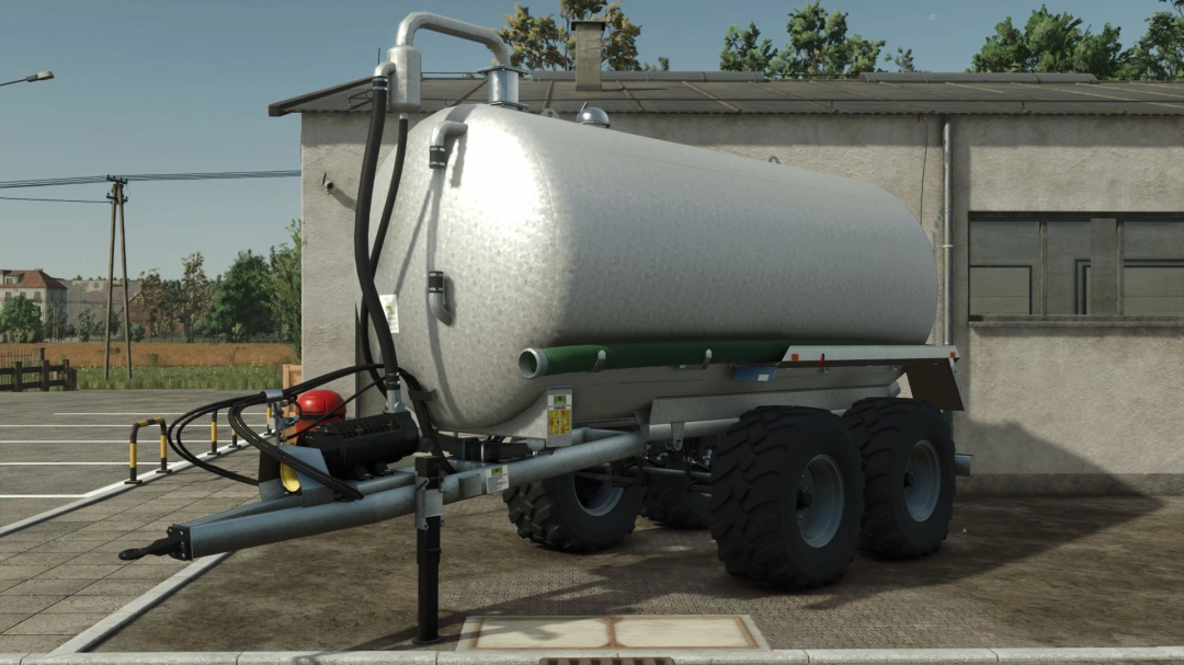 Lizard CIS14 mod in FS25, showcasing a large silver tanker with hoses and attachments.