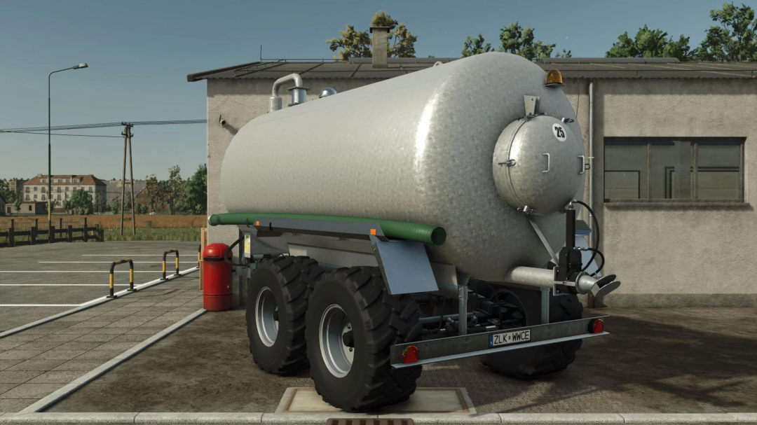 FS25 mod Lizard CIS14 showing a large silver tanker on wheels parked by a building.