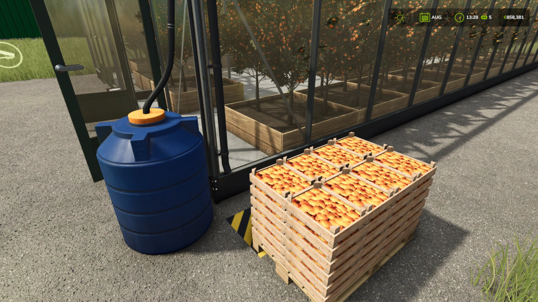 JUICE PRODUCTION mod in FS25 shows crates of oranges next to a blue tank outside a greenhouse.