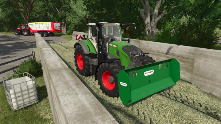 fs25-mods,  FS25 mod Düvelsdorf MSS3X00 v1.0.0.0 in use on green tractor compacting silage.