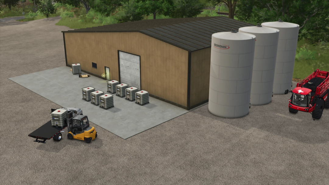 FS25 mod Crop Inputs Co-operative v1.0.0.0 showing a warehouse, tanks, and a forklift loading pallets.