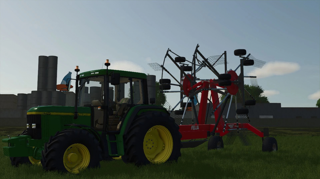 FS25 mod Fella Juras 880 v1.0.0.0 shows a green tractor with a red hay rake attachment in a farm setting.