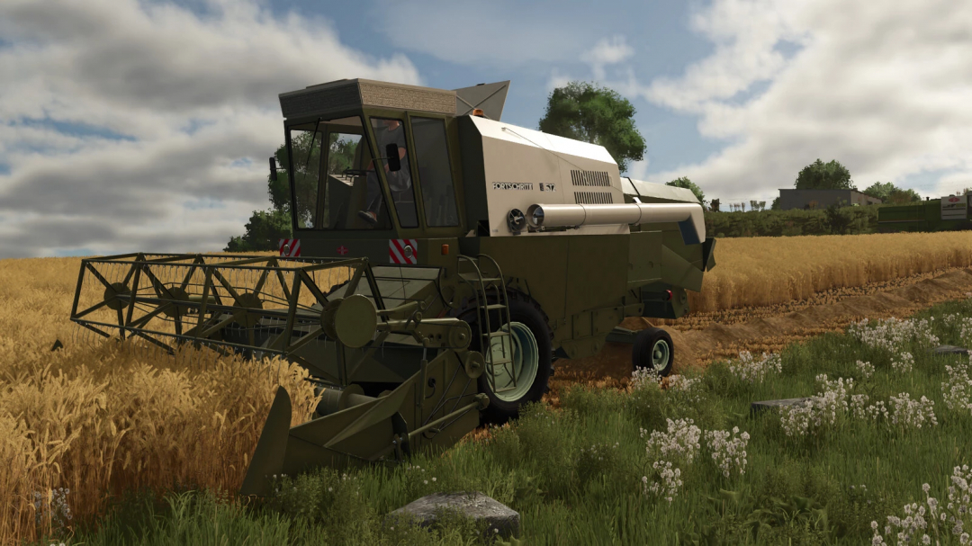 Fortschritt E-512 combine harvester mod in a wheat field in FS25.