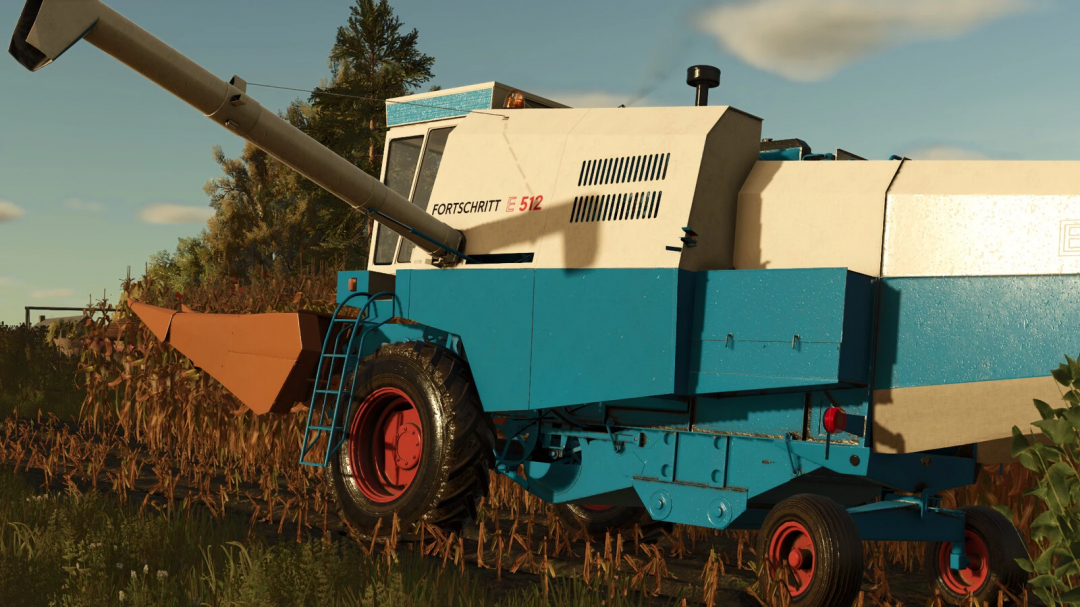 Fortschritt E-512 harvester in FS25 mods, detailed equipment showcased in Farming Simulator 25 game.