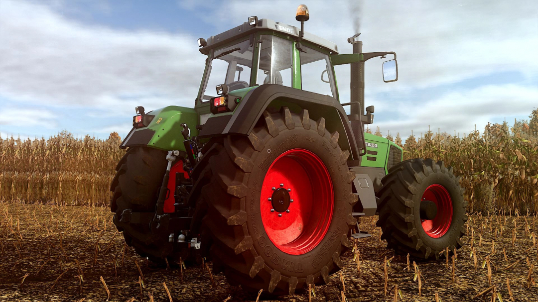 A Fendt Favorit 900 Series tractor mod in Farming Simulator 25, shown in a field setting. FS25 mods enhance gameplay realism.