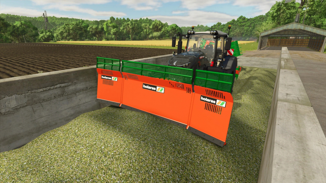 FS25 mods: Holaras MES 400 and Saphir in use, compressing silage in Farming Simulator 25.