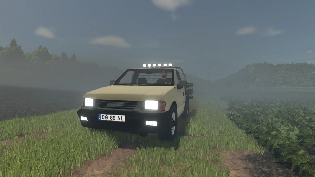 Opel Campo 1997 mod in FS25 driving on a grassy field with foggy background