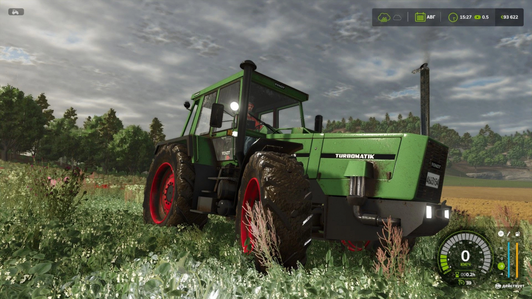 Fendt 600 LS tractor mod in Farming Simulator 25, featuring a classic green design and red wheels in a field setting.