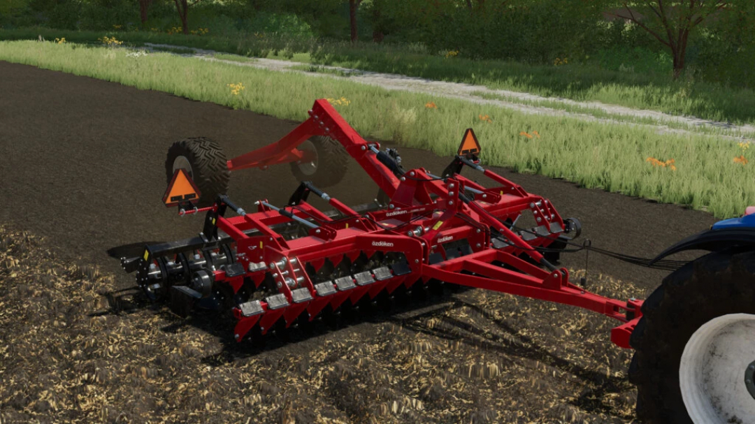 FS22 mod Ozdoken Evodisc Pack v1.0.0.1 showing a red disc harrow on a tractor in a field.