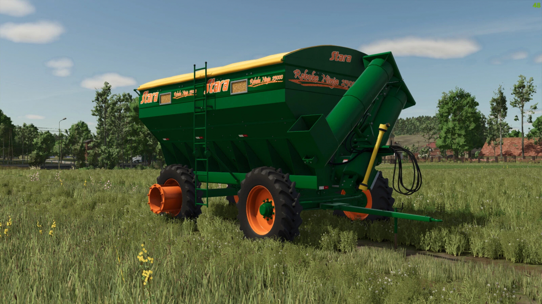 FS25 mod Stara Reboke 25000 in a grassy field, showcasing its green and orange design.