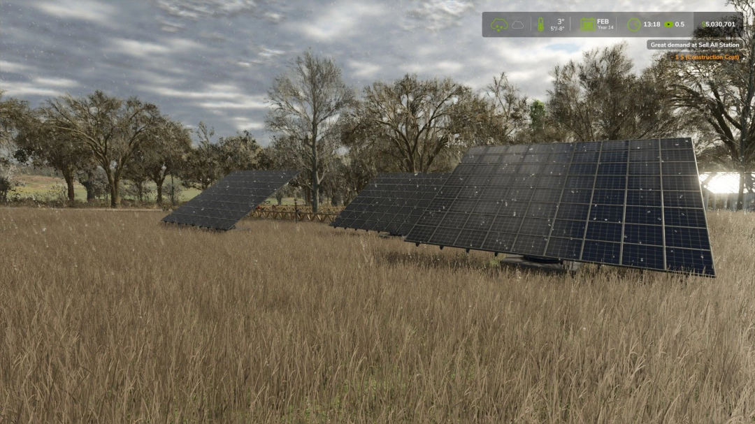 Farming Simulator 25 mod showing unrealistic solar panels in a grassy field, enhancing gameplay environment.