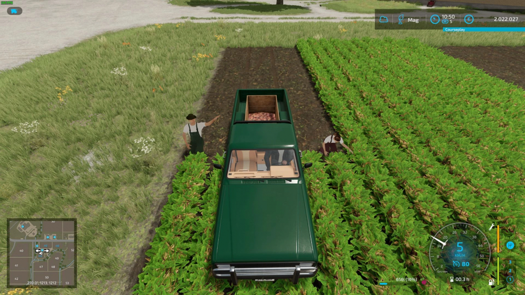 FS22 mod Pickup Hand Harvester v1.0.0.0 in field, workers harvesting crops