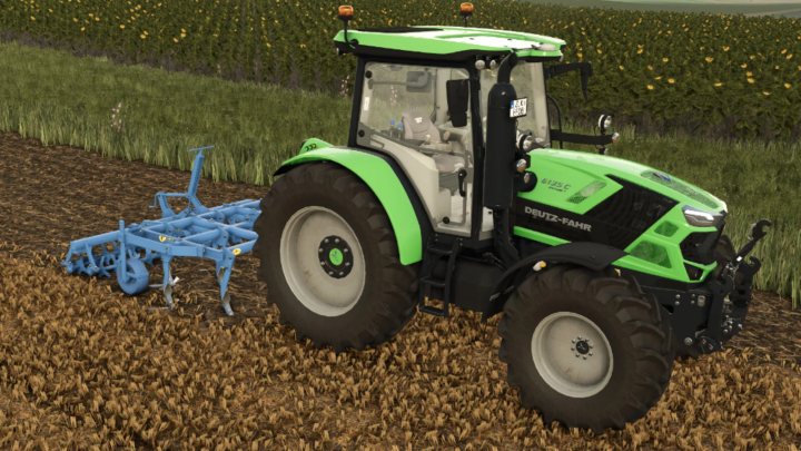 fs25-mods,  A green tractor with Rabe EG 3/9 plow mod in FS25, working in a field.