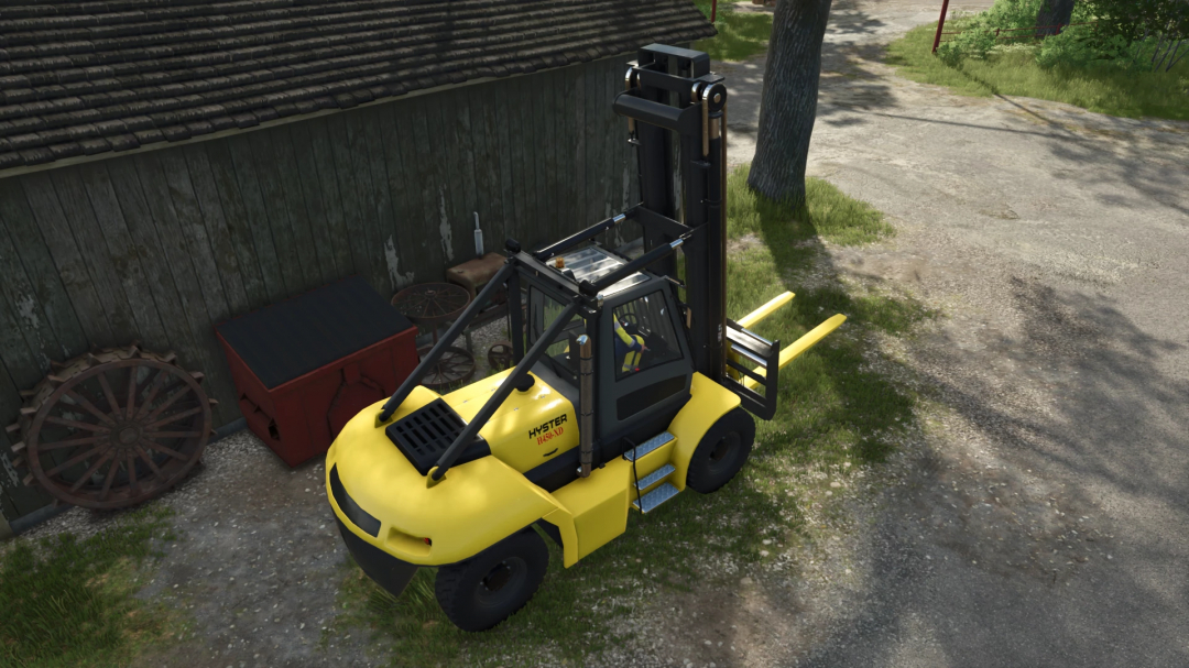 FS25 mod Hyster H450-XD v1.0.0.0 forklift displayed beside a barn in Farming Simulator 25 game.