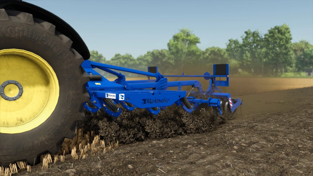 FS25 mod Rolmako U436 3m Pack v1.0.0.0 in action on a field, showcasing detailed soil cultivation.