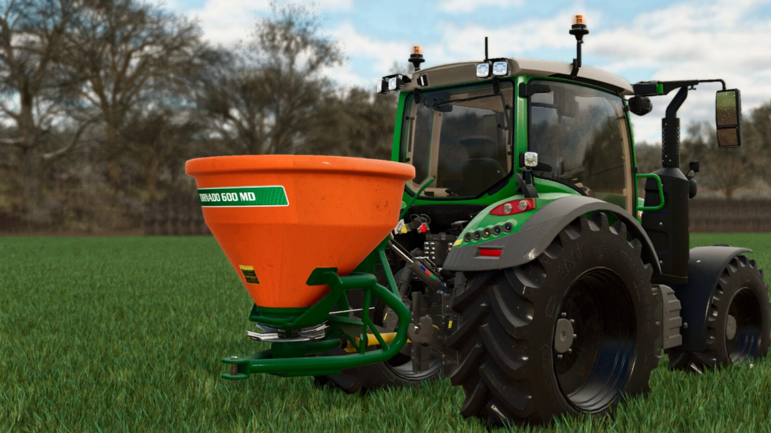 Stara Tornado 600 MD mod in Farming Simulator 25, featuring an orange spreader attached to a green tractor.