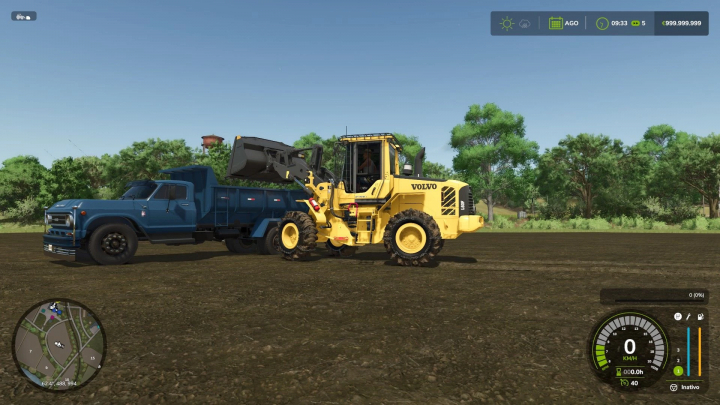 fs25-mods, Volvo L60Fbr loader mod in FS25, Farming Simulator 25, lifting a load beside a blue truck on a farm.