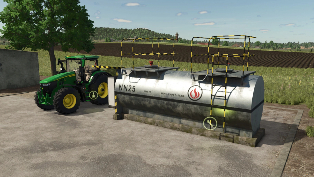 FS25 mod Lizard Fuel Tank v1.0.0.0 next to a green tractor, in a farm setting.