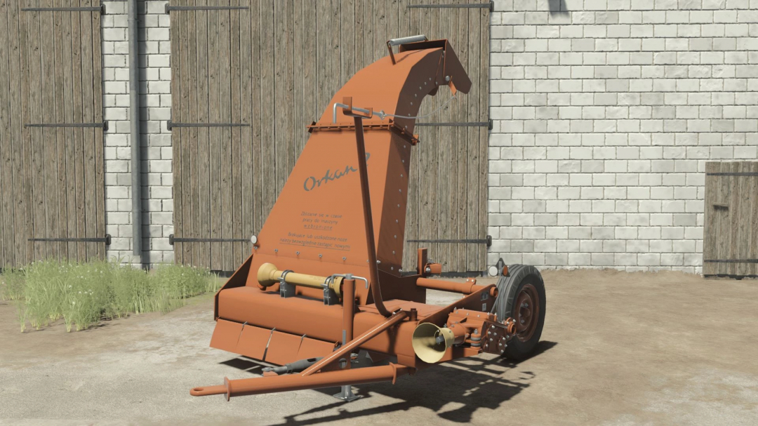 PFMZ Z-302 Orkan 2 mod in Farming Simulator 25, depicting an orange agricultural machine against a barn wall.